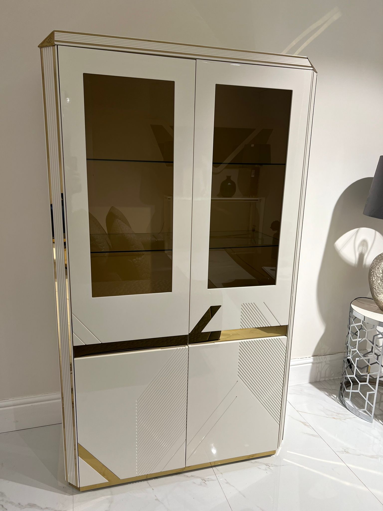 Armani Display Unit - Homesignature